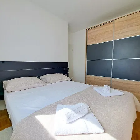Jinx Apartament *