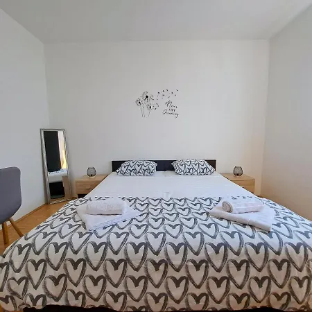 Jinx Apartman *